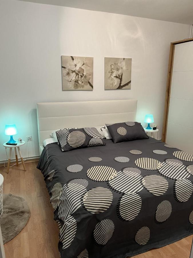 Apartment พูลา ภายนอก รูปภาพ
